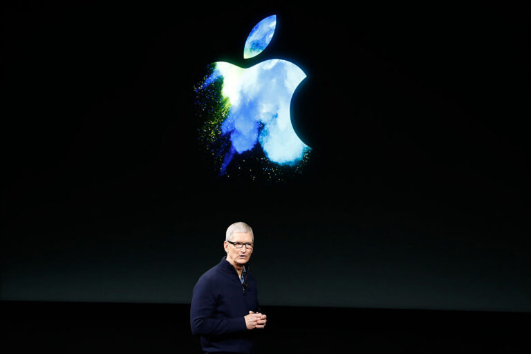 Несмотря на то, что Tim Cook из платы 900 млн долларов, Tim Cook из Apple не объявляет о повышении цен — все же