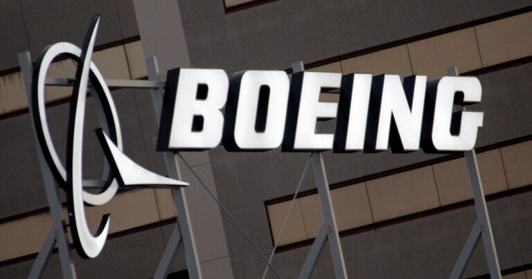 Boeing выигрывает контракт на воздушные силы для нового пилотируемого истребителя для защитника Future Drone Fleet