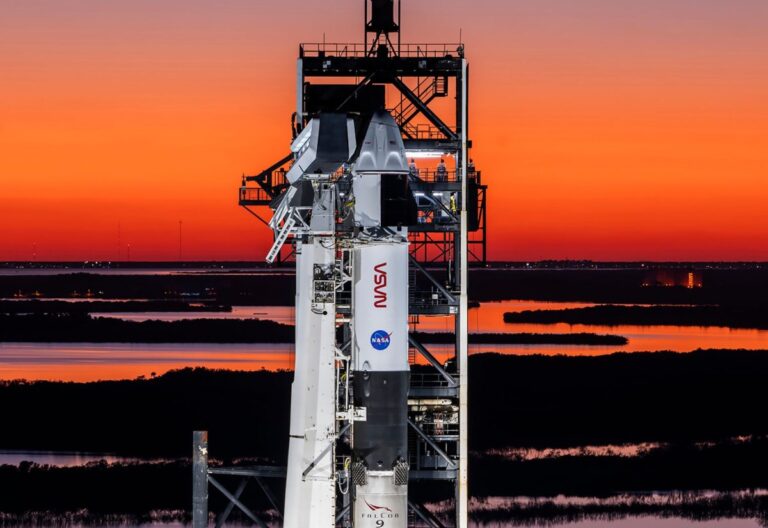 SpaceX запускает астронавтов для долгожданных международных космических станций экипаж экипаж
