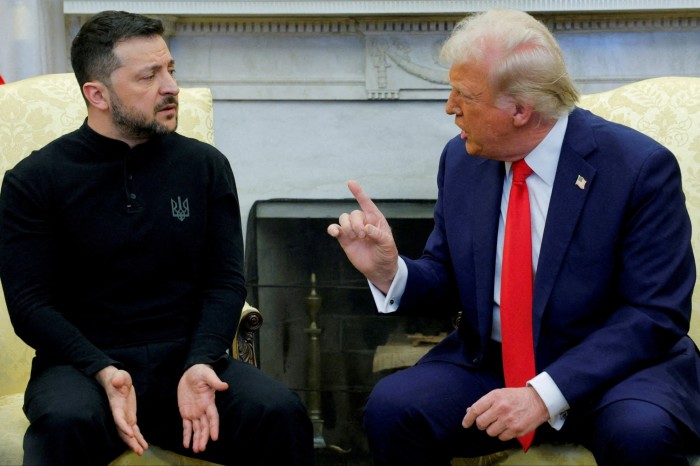 Президент США Дональд Трамп, справа, и президент Украины Володимир Зеленски в Белом доме в Вашингтоне 28 февраля 2025 года