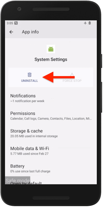 Экраншот Android в безопасном режиме, показывающий приложение Spyware под названием «Настройки системы» с красной стрелкой над кнопкой удаления.
