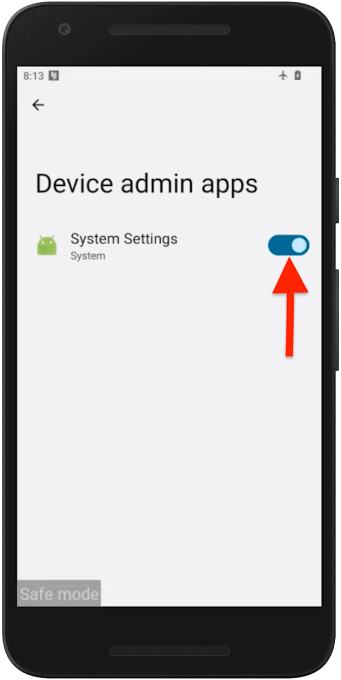 Экрановый скриншот телефона Android, показывающий "приложения администратора устройства" Настройки, со стрелкой, указывающей на переключение приложения с доступом администратора устройства.