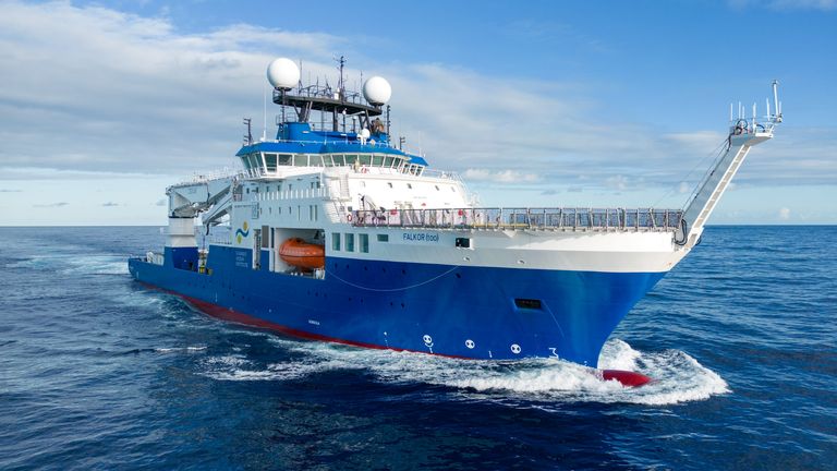 Фалкор (тоже) судно - с британскими учеными на борту - охотилось на новую морскую жизнь. PIC: Институт океана Шмидта