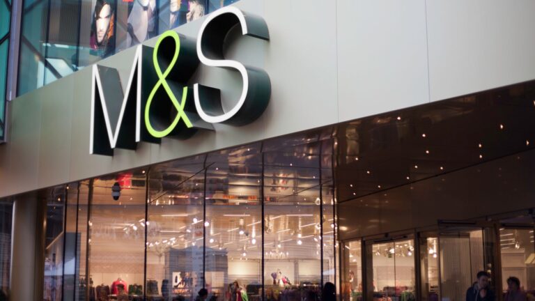M & S говорит работникам агентства остаться дома после кибератаки | Денежные новости