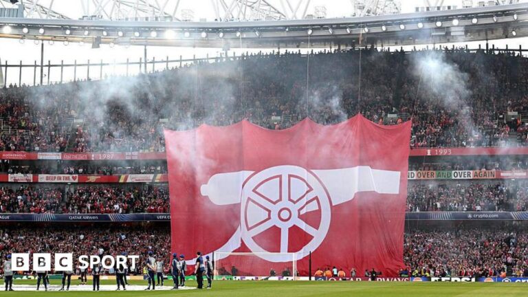 Tifo Fail против PSG от Арсенала: плохо ли английские клубы плохи в Tifos?