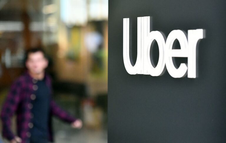 Федералы обвиняют Uber в том, что он взимает с клиентов за подписки без согласия