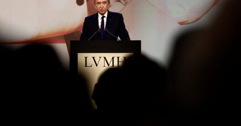 Винить Брюссель, если тарифы подтолкнули LVMH, чтобы перенести производство в нас — Politico