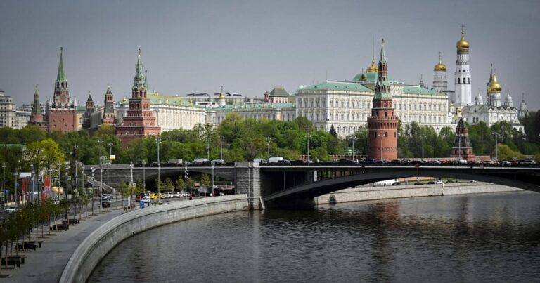 Москва блокирует 21 британские политики от въезда в Россию — Политико