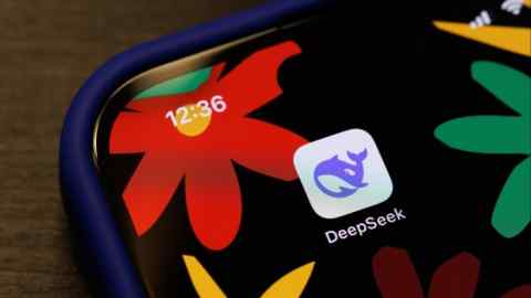 Приложение DeepSeek на смартфоне