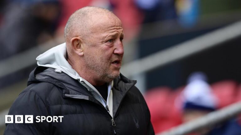 Стив Даймонд: Newcastle Boss получает запрет на шесть игр за злоупотребление официальным лицом матча