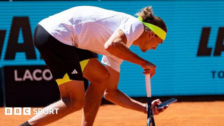 Madrid Open: Александр Зверев наказал после фотографирования Ball-Mark