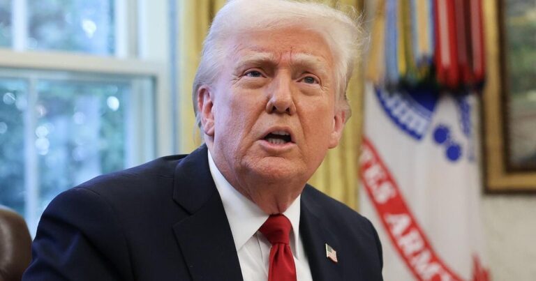 Трамп говорит, что ищет способы отбыть третий срок в качестве президента