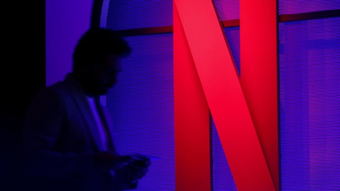 Прибыль Netflix прыгает на 24%, когда зрители стекаются на потоковые шоу и спорт