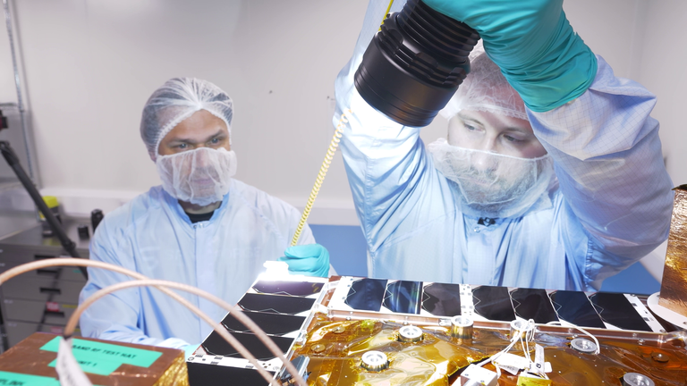 Скрипеды от Moore VT о Cardiff Base Space Forge Firm и ее прототипном спутнике Forestar-1, целью которого является создание нового поколения сверхэффективных полупроводниковых чипов FTV Space Factory Moore Cardiff 250402
