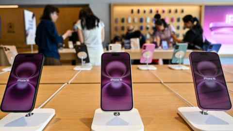 IPhone 16 отображается в магазине Apple