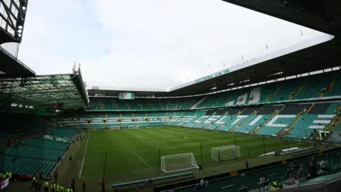 Reuters внутреннюю внутреннюю часть стадиона Celtic Park перед матчем