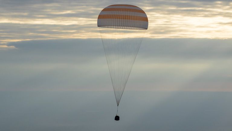 Приходите! Экипаж ISS возвращается после семи месяцев в космосе | Наука, климат и технические новости