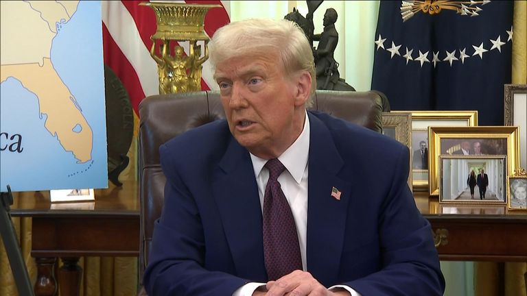 Президент Трамп обратился к своей дружбе с Путином, его оптимизм в отношении спасения Тикток и сказал "БРИКС мертва"Полем 