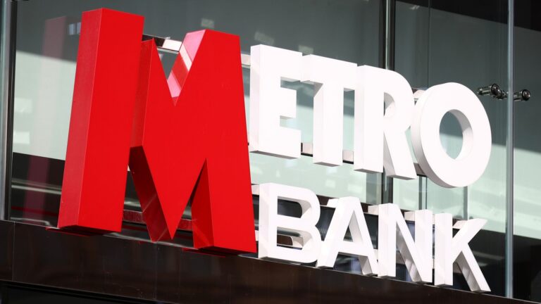 Metro Bank сталкивается с негативной реакцией более 60 млн. Фунтов стерлингов Bonanza для боссов | Денежные новости