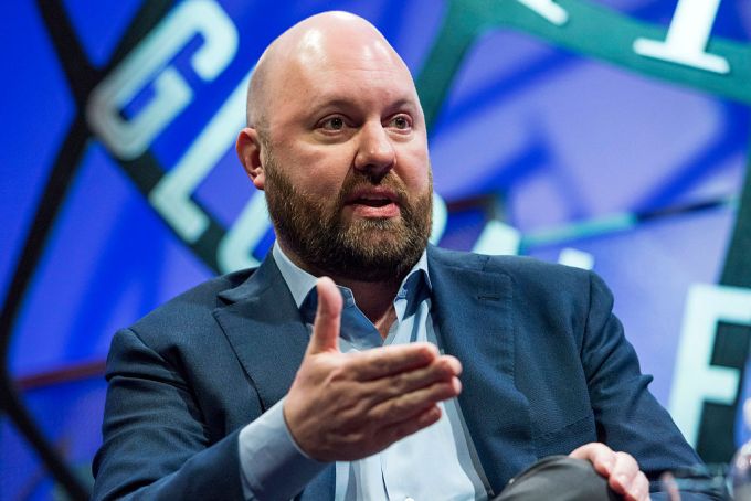 Марк Андреессен, соучредитель и генеральный партнер Andreessen Horowitz, выступает во время глобального форума Fortune 2015 года в Сан-Франциско, штат Калифорния, США, во вторник, 3 ноября 2015 года. Форум собирает глобальные генеральные директора и новаторы, строители и технологи с некоторыми из самых динамичных компаний по всему миру, способствуя построению отношений на высоких уровнях. Фотограф: Дэвид Пол Моррис/Блумберг через Getty Images