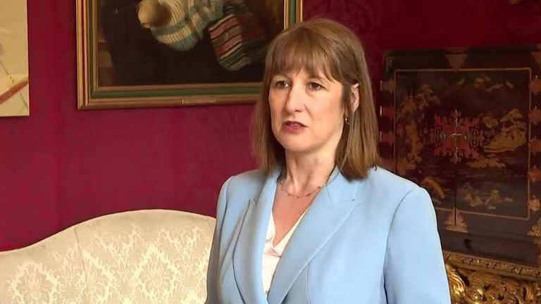 "За последние месяцы мы все можем видеть, как сильно меняется мир, но британское правительство не просто будет стоять и смотреть эти изменения."Мы должны сформировать это в наших национальных интересах.