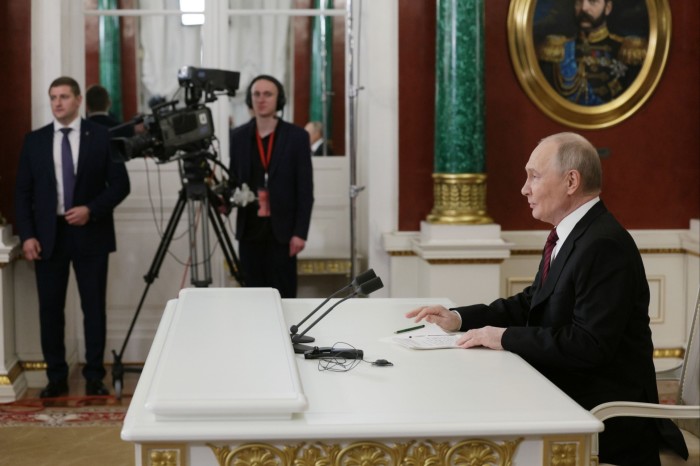 Владимир Путин делает заявление средств массовой информации в Кремле 