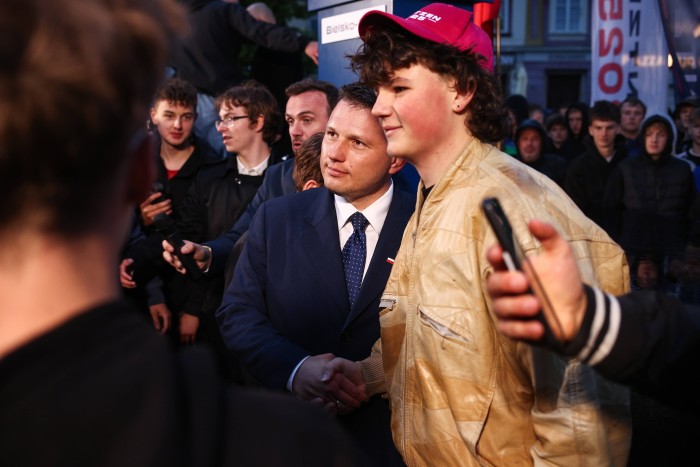 Кандидат от крайне правой конфедерации Славомир Ментзен