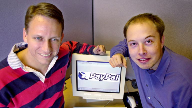 Файл - Главный исполнительный директор PayPal Питер Тиль (слева, слева, и основатель Элон Маск, справа, позит с логотипом PayPal в корпоративном штаб -квартире в Пало -Альто, Калифорния, 20 октября 2000 года. Маск может захотеть отправить «твитт» обратно, по крайней мере, к птицам, но по крайней мере, сейчас, по крайней мере, сейчас. С одной стороны, слово по -прежнему намазано по всему веб -сайту, ранее известному как Twitter. Напишите пост, вам все еще нужно нажать синюю кнопку с надписью «твит», чтобы опубликовать его. Репо