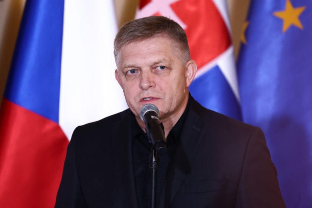 Словацкий премьер -министр Роберт Фико посещает пресс -конференцию в ратуше в Вроцлаве, Польша, 19 сентября 2024 года. 