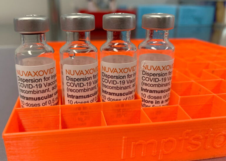 FDA одобряет вакцину COVID-19 novavax, но с необычными ограничениями на его использование