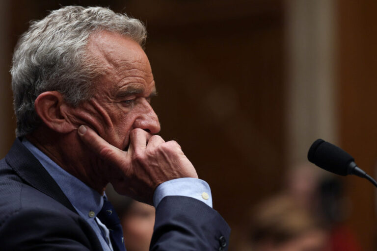Смотреть в прямом эфире: RFK Jr. свидетельствует о запросе бюджета HHS на слушании в Сенате