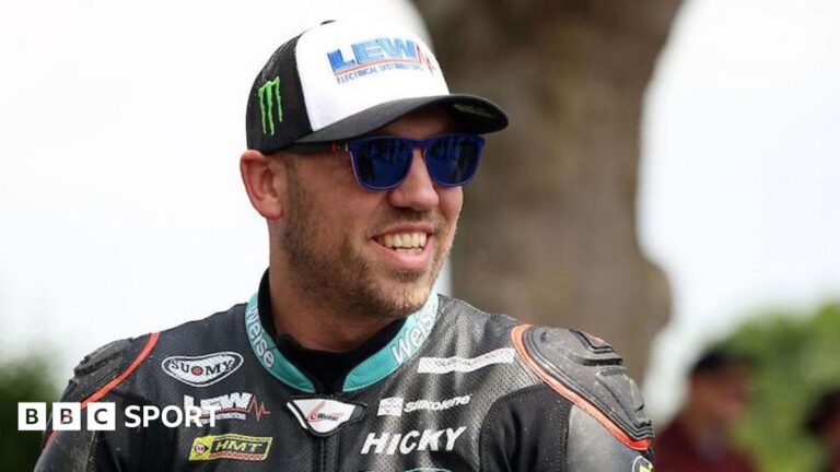 Isle of Man TT: Питер Хикман доставлен в больницу с помощью Airmed после квалификационной аварии TT
