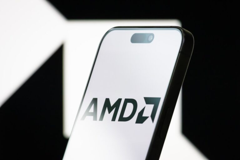 AMD заключает сделку по продаже бизнеса ZT Systems по производству сервера за 3 млрд долларов США.