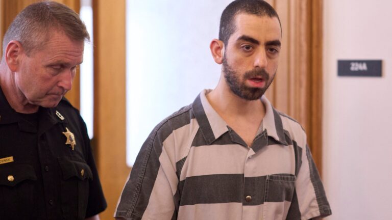 Нападатель Салмана Рушди Хади Матар приговорен к 25 годам тюремного заключения