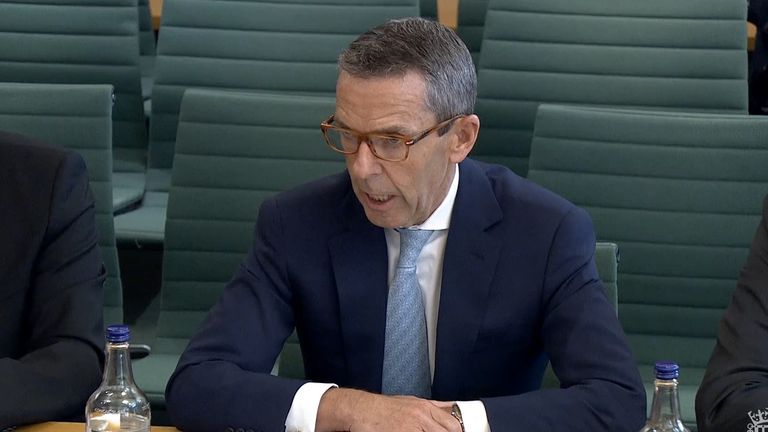 Ян Стюарт, исполнительный директор HSBC UK, предстающий перед казначейским комитетом. PIC: PA