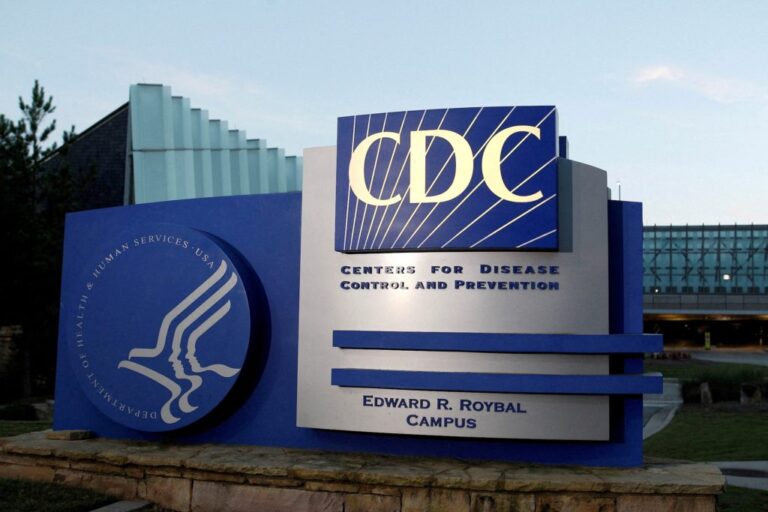 CDC Удаляет язык, который говорит, что здоровые дети и беременные женщины должны делать снимки Covid