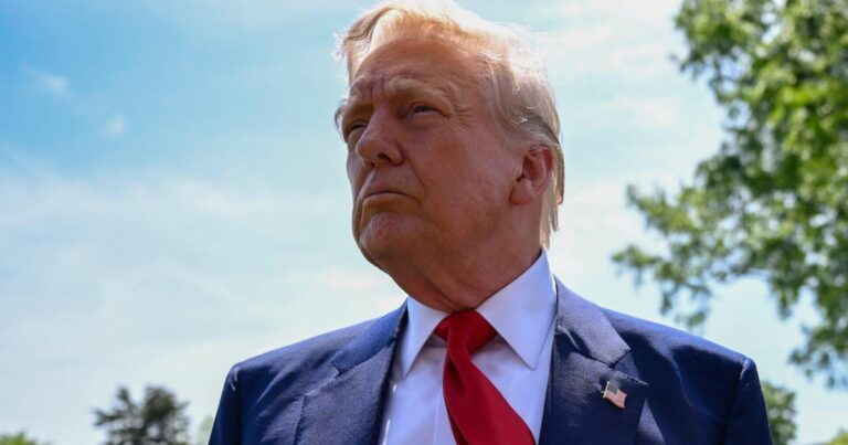 Бюджетное предложение Трампа сократит некоторые дискреционные расходы, увеличить расходы на оборону
