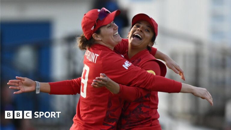 Англия против Вест-Индии: Nat Sciver-Brunt и Em Arlott Star в качестве хозяев Secure T20 Series Win