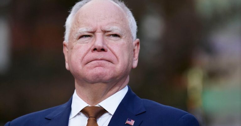 Вальц называет Трампа «тираном», который злоупотребляет властью и нарушает верховенство закона