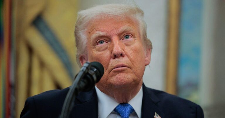 Администрация Трампа просит Верховный суд вступить в суд за депортациями в третьи страны