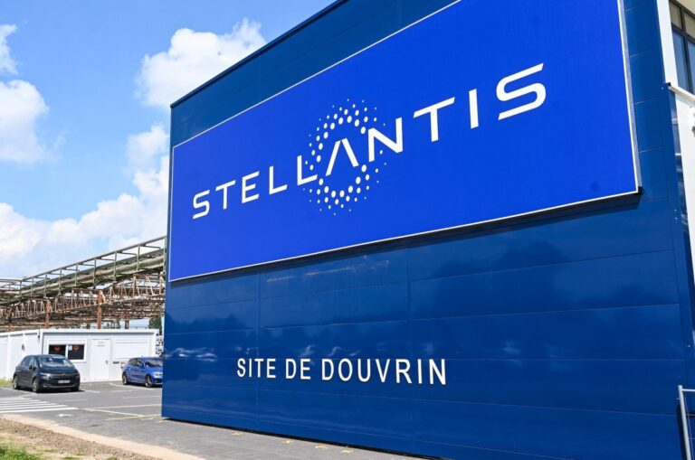 Stellantis pivots в Google Android как Car Partnership с Amazon Ends