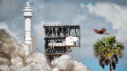 United Launch Alliance Atlas v Rocket запускает запуск с Кейп -Канаверал Станция Space Force во Флориде