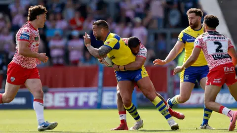 PA Media Warrington Wolves против Leigh Leopards в матче лиги регби, май 2025 г.