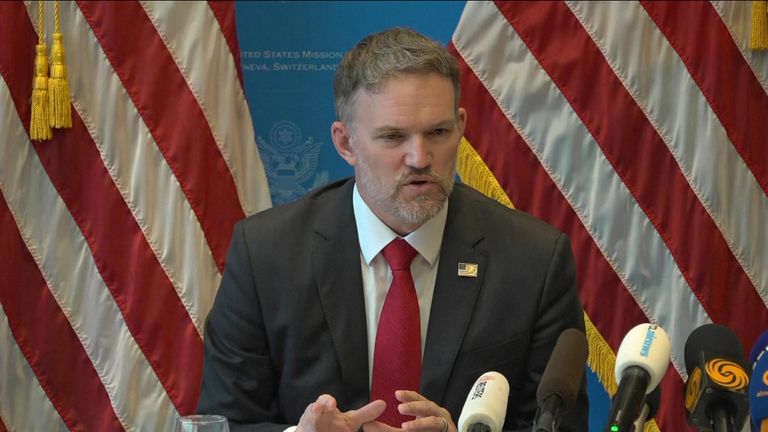 После переговоров с китайскими чиновниками в Женеве министр финансов США Скотт Бессент объявил, что сделка была заключена на 90-дневную паузу по мерам.
