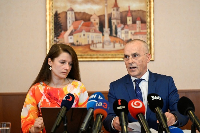 Ondrej Mularcik и Eva Sihelnikova, адвокаты Питера Казимира