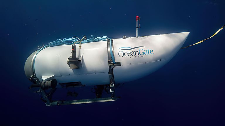 Момент, жена генерального директора Oceangate слышит подборку Титана | США новости