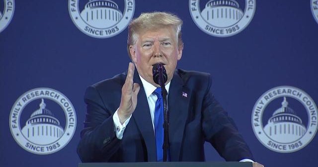 Трамп сталкивается с негативной реакцией от вывода войск из северной Сирии, поскольку расследование импичмента усиливается