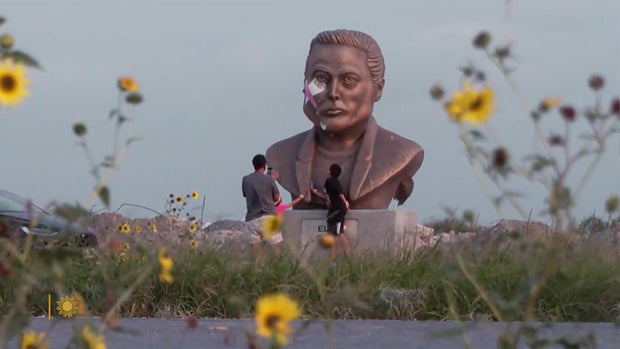 Bust-of-elon-musk.jpg 