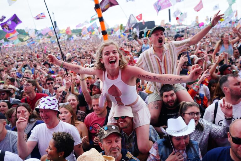 Glastonbury 2025: Как оставаться в безопасности на фестивале