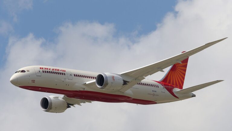 Air India Boeing 787-8 Dreamliner поворачивается в середине полета после технической проблемы | Мировые новости
